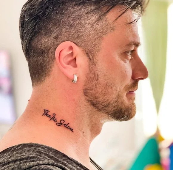 Tavi Clonda și-a tatuat numele fetițelor pe gât. "Am reușit să-mi îndeplinesc visul"